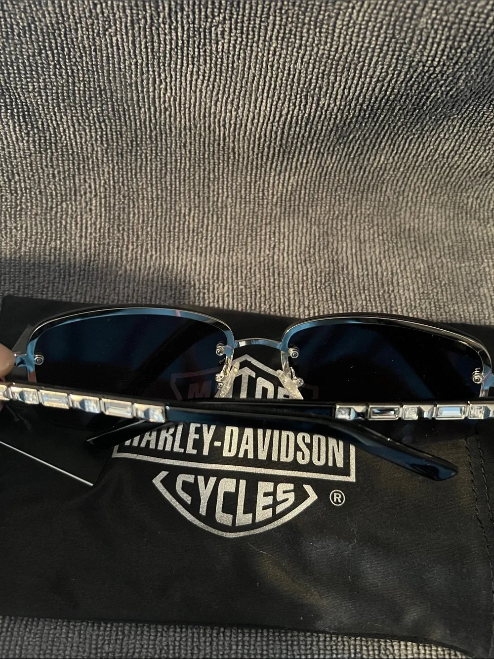 Harley-Davidson Black Rimless Sunglasses with Dark Gray Lenses. Women’s